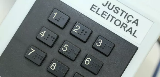 Urnas eletrônicas são utilizadas em eleições da Academia Brasileira de Letras