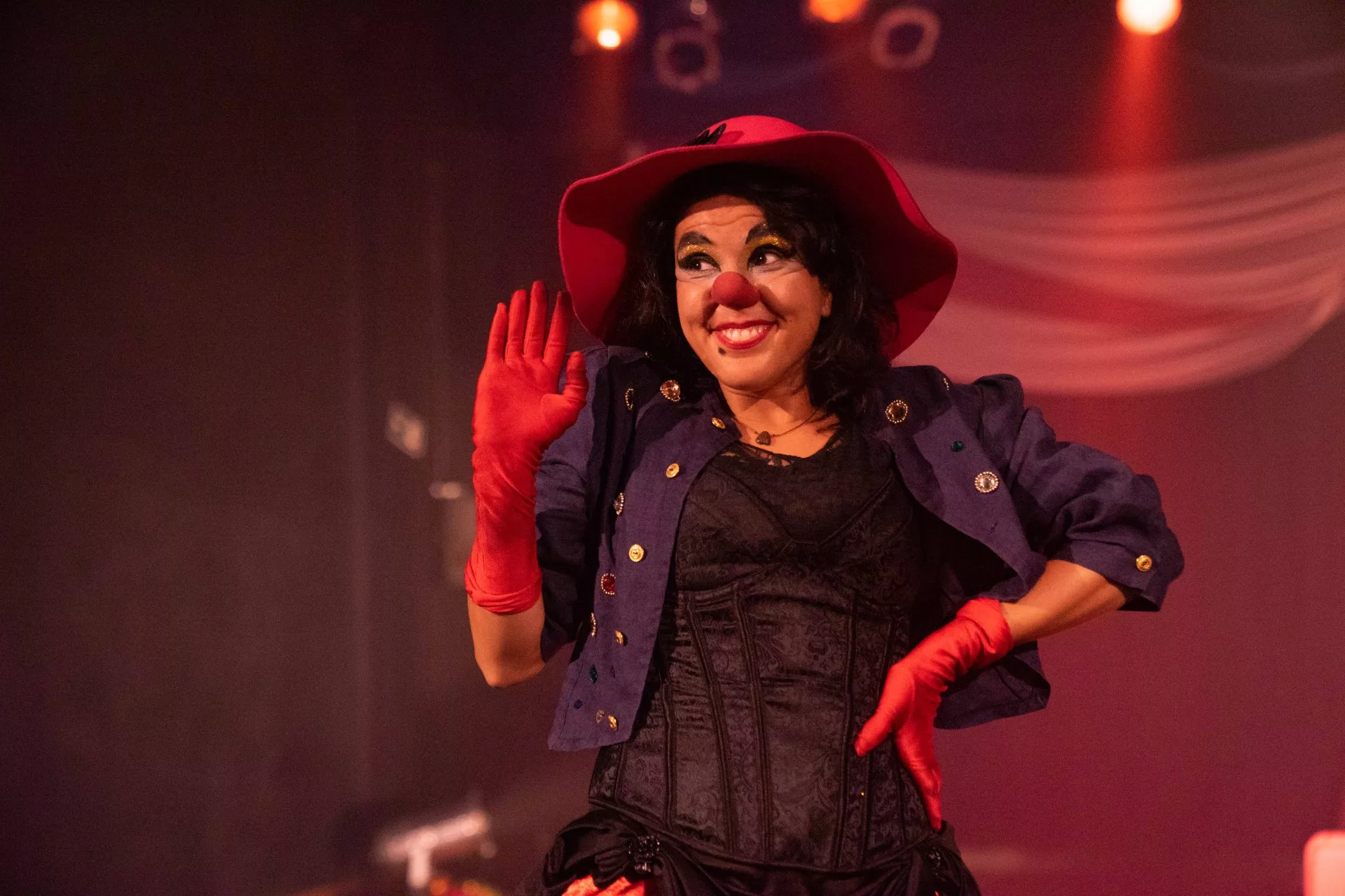 Poços recebe oficina presencial de circo “Dramaturgias de Cabaré”