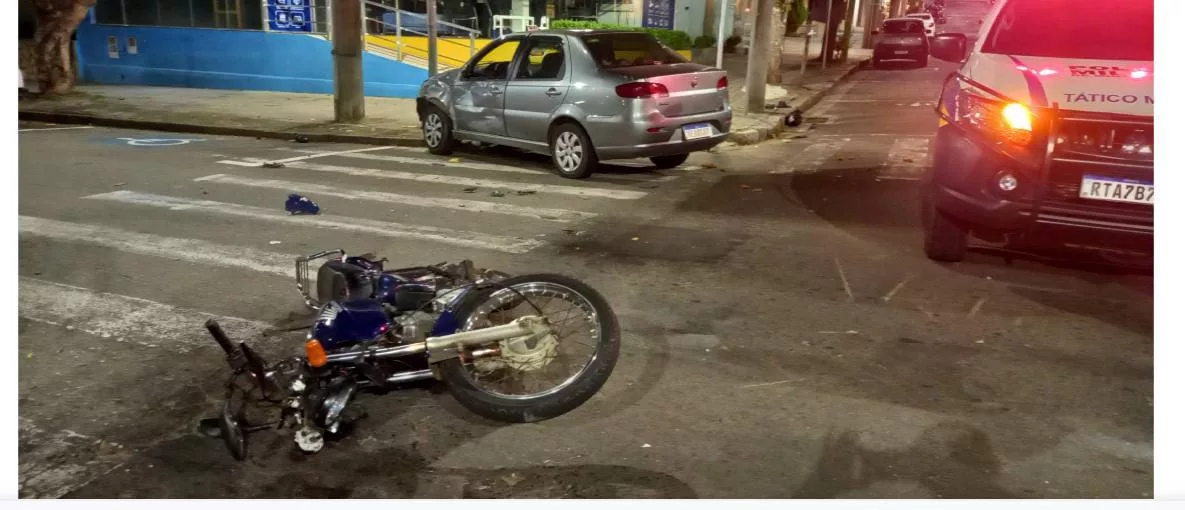 Motociclista foge da PM e provoca acidente