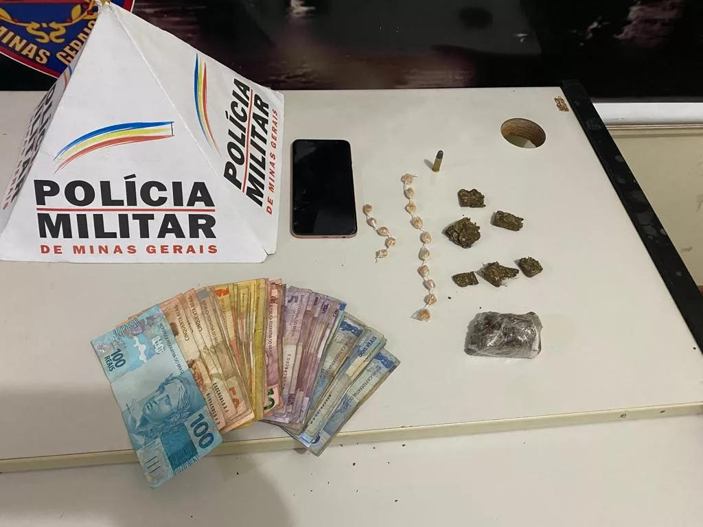 Adolescente é flagrado com carro furtado, drogas e munição