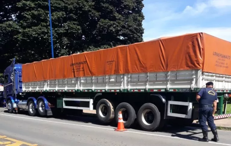 Tráfego de grandes caminhões no centro é tema de requerimento