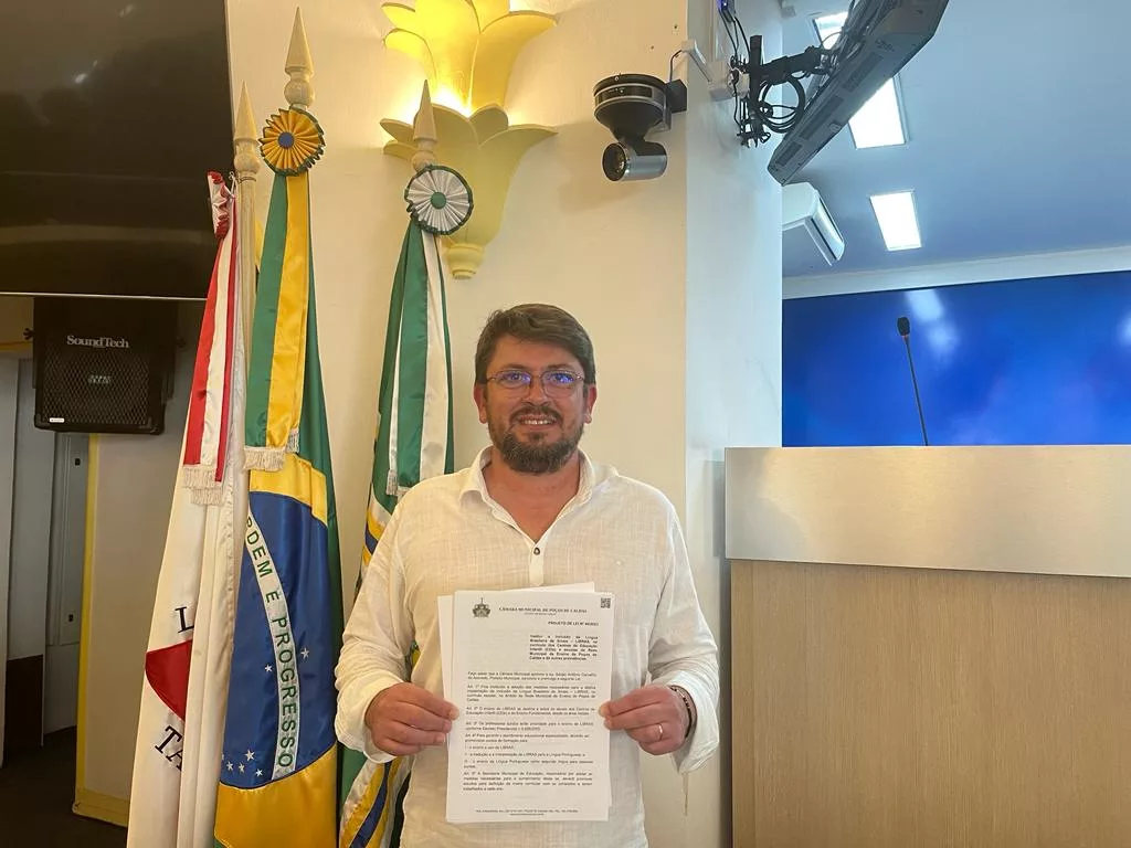 Vereador sugere inclusão de Libras no currículo de escolas e CEIs municipais