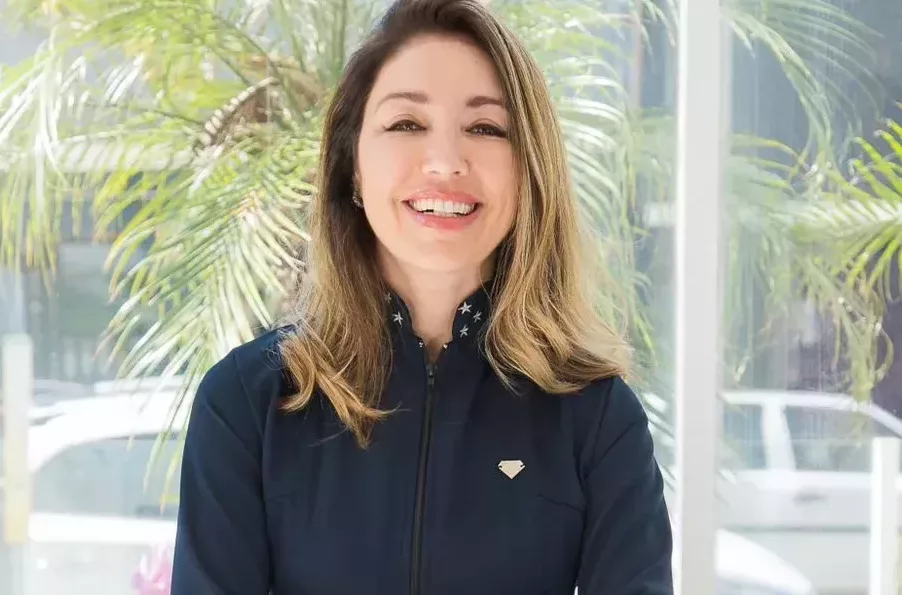 Dentista cria histórias em quadrinhos para ensinar crianças sobre saúde bucal