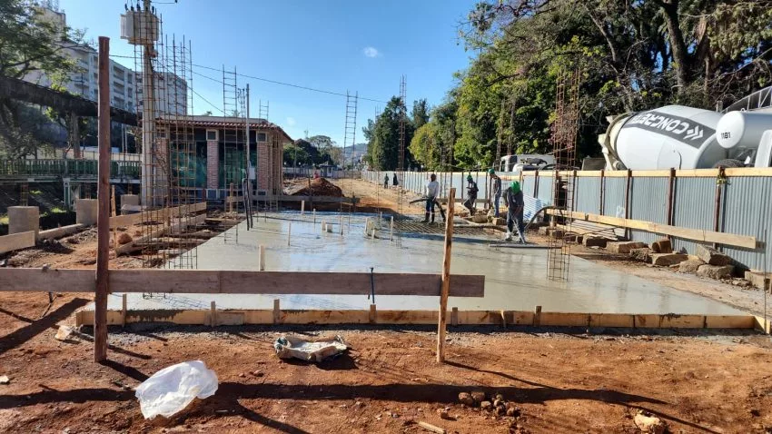 Obras na Alameda Poços seguem dentro do cronograma, diz secretário