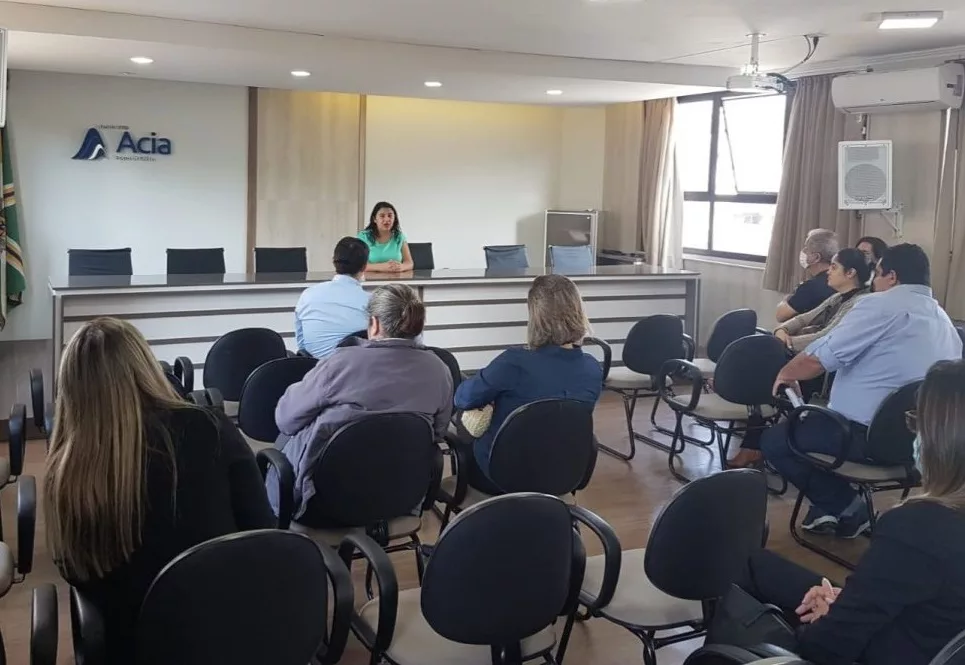 Projeto do Procon continua orientando comerciantes em Poços