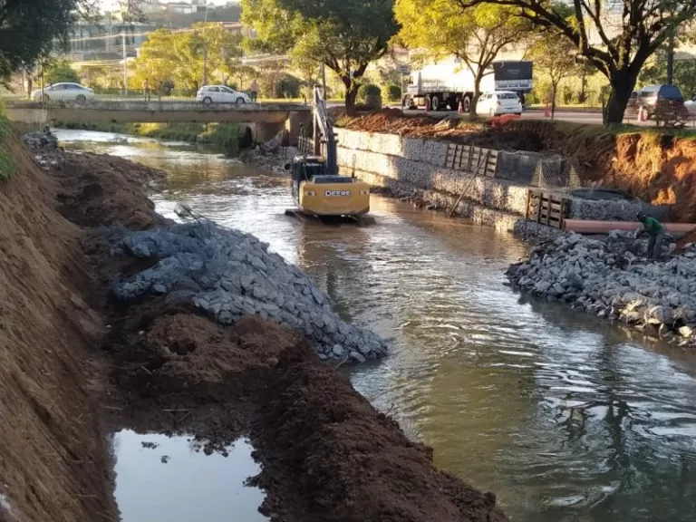 Etapa de obras no ribeirão na João Pinheiro tem previsão de 90 dias