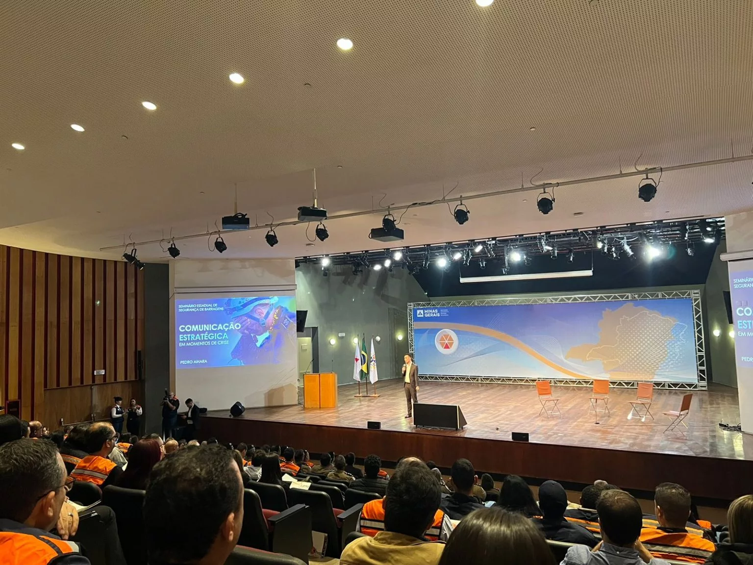 Defesa Civil de Poços participa de seminário de segurança de barragens