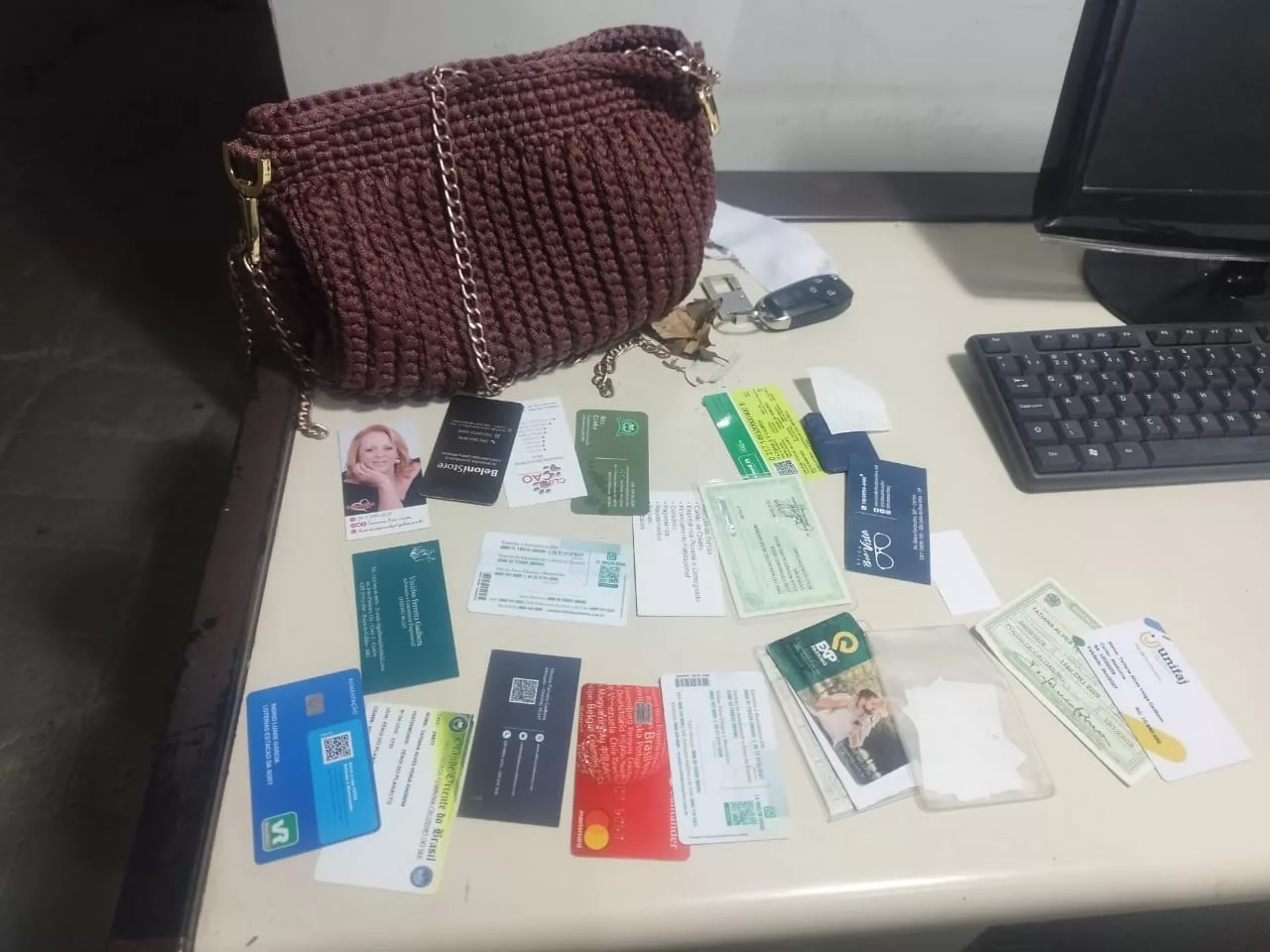 Mulher é presa após furtar bolsa de médica na Santa Casa