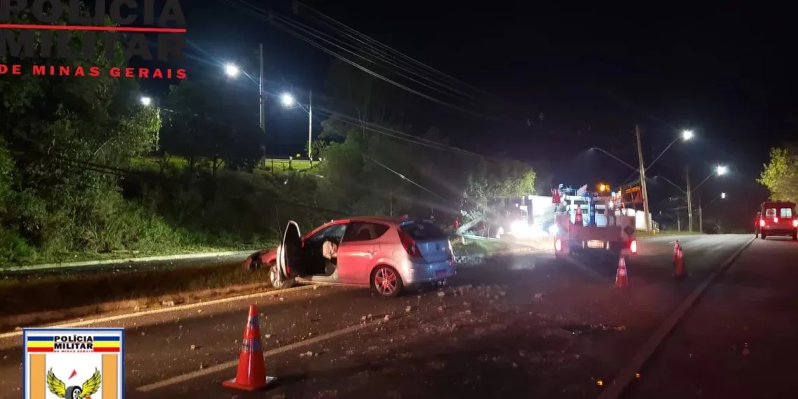 Motorista passa mal e bate em poste no Bortolan