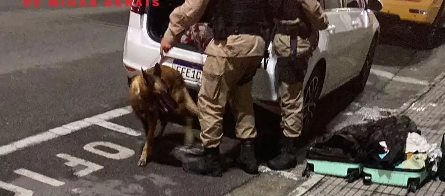 Estudante de medicina é flagrado com drogas ao estacionar em vaga oficial na porta de quartel