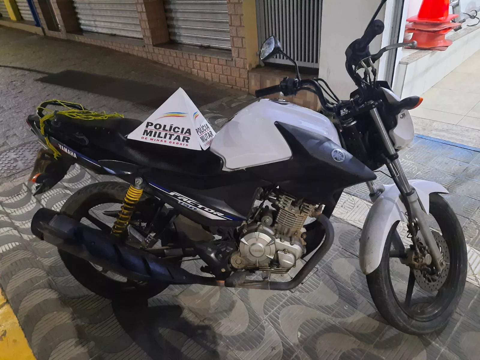 Polícia recupera moto furtada