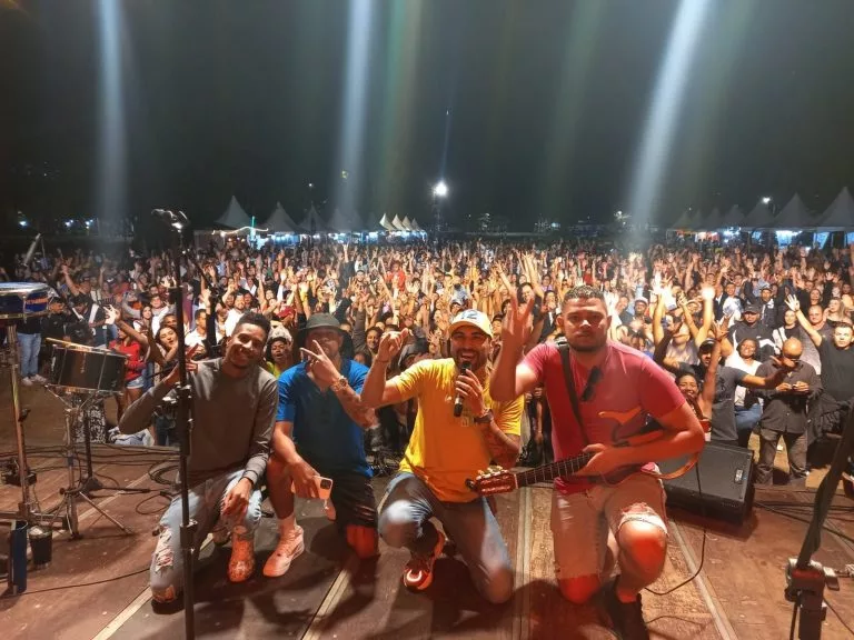 Grupo Daquele Jeito canta Exaltasamba no Festival de Inverno