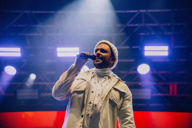 Show de Diogo Nogueira reúne cerca de 10 mil pessoas, afirma prefeitura