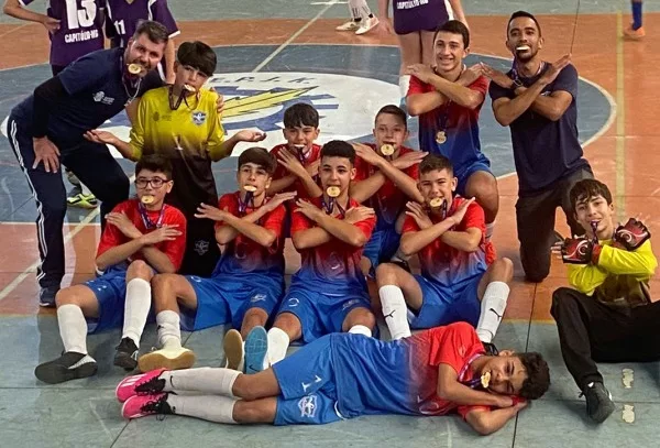 Poços é campeã sul-mineira de futsal do Jemg