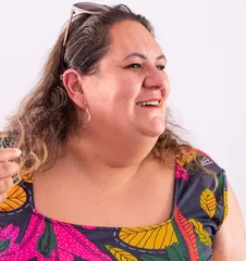 Em formato híbrido, ‘gasolina & fósforo’ é o primeiro livro autoral da jornalista Jéssica Balbino