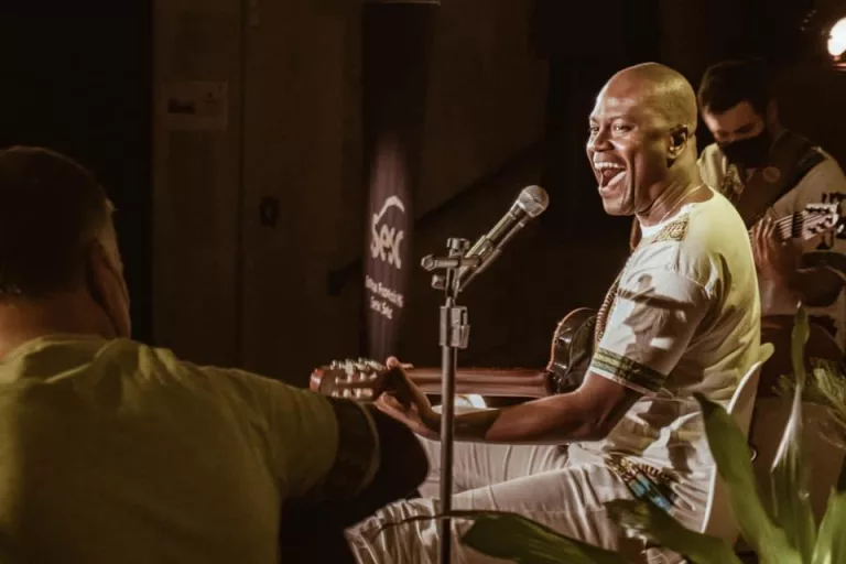Mununu e banda apresentam o show “Minas”, uma celebração a Milton Nascimento