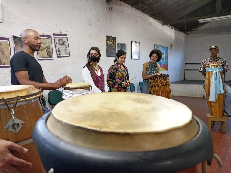 Projeto Ohùn abre inscrições para oficina e curso de percussão dos povos de terreiro