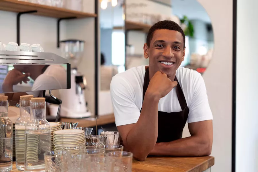 Pequenos negócios mineiros geram sete a cada dez postos de trabalho em maio