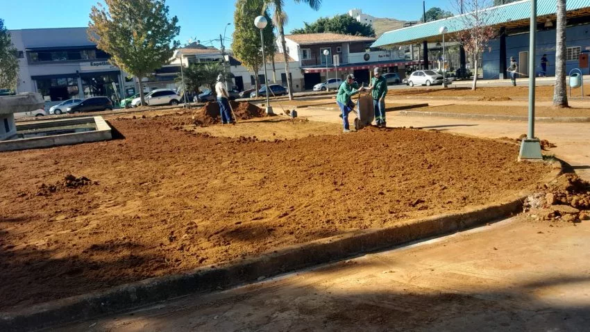 Praça do bairro Vila Cruz passa por revitalização paisagística