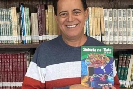 Professor do Colégio Municipal lança livro infantil de poesias