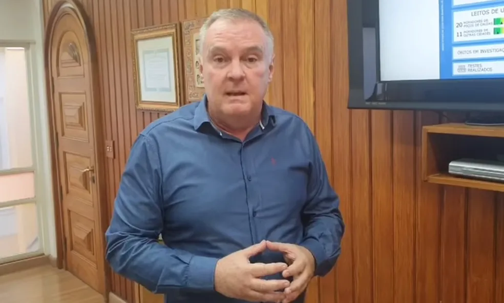 Prefeito retira projeto do estatutário da Câmara