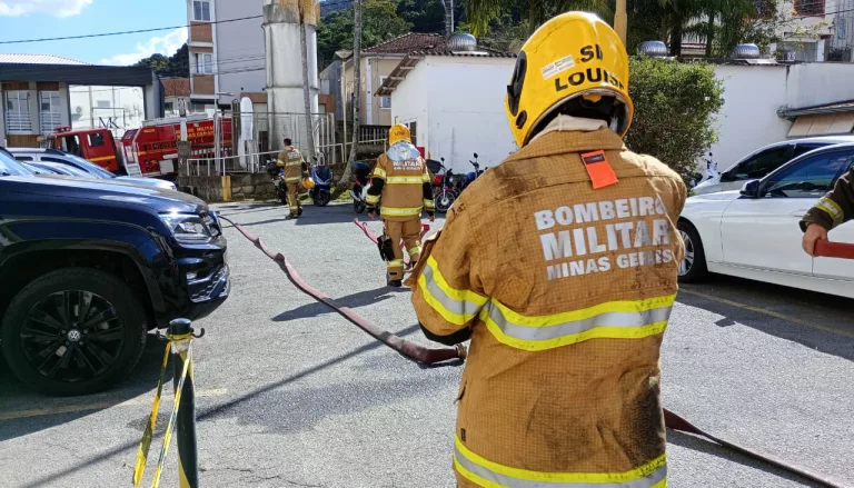 Simulação de incêndio na Santa Casa tem participação de bombeiros e brigadistas