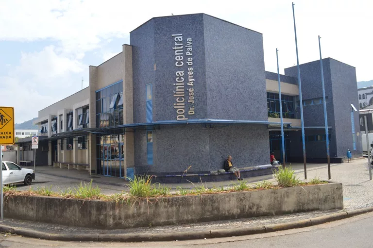 Obras de reformas paralisam serviços na Policlínica Central
