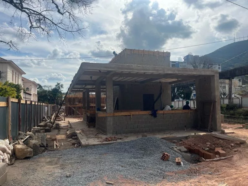 Obras da Alameda Poços continuam após assinatura de termo de ajustamento de conduta