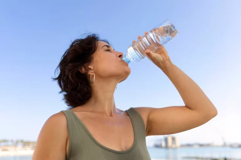 Calorão e tempo seco devem permanecer até sábado; médicos alertam para riscos à saúde