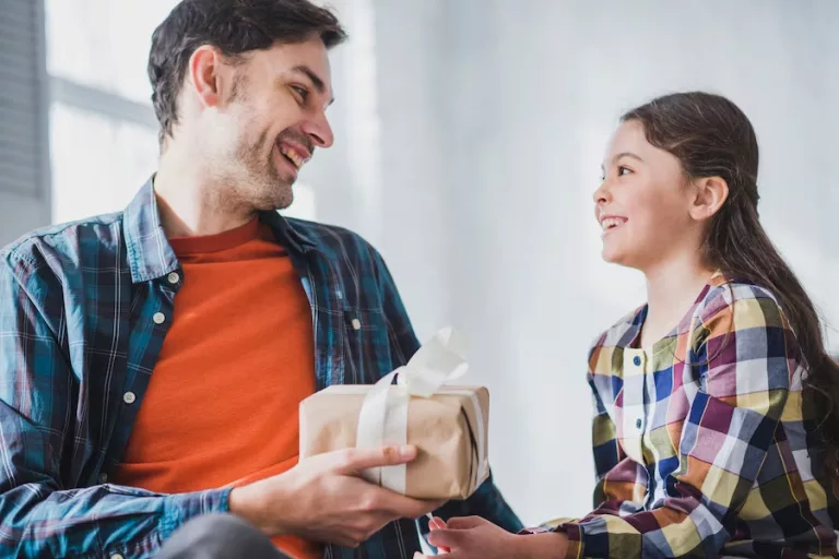 DIA DOS PAIS |Procon alerta para cuidados na compra de presentes