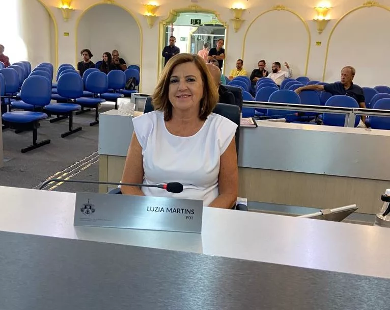 Vereadora busca informações sobre falta de professores na rede municipal