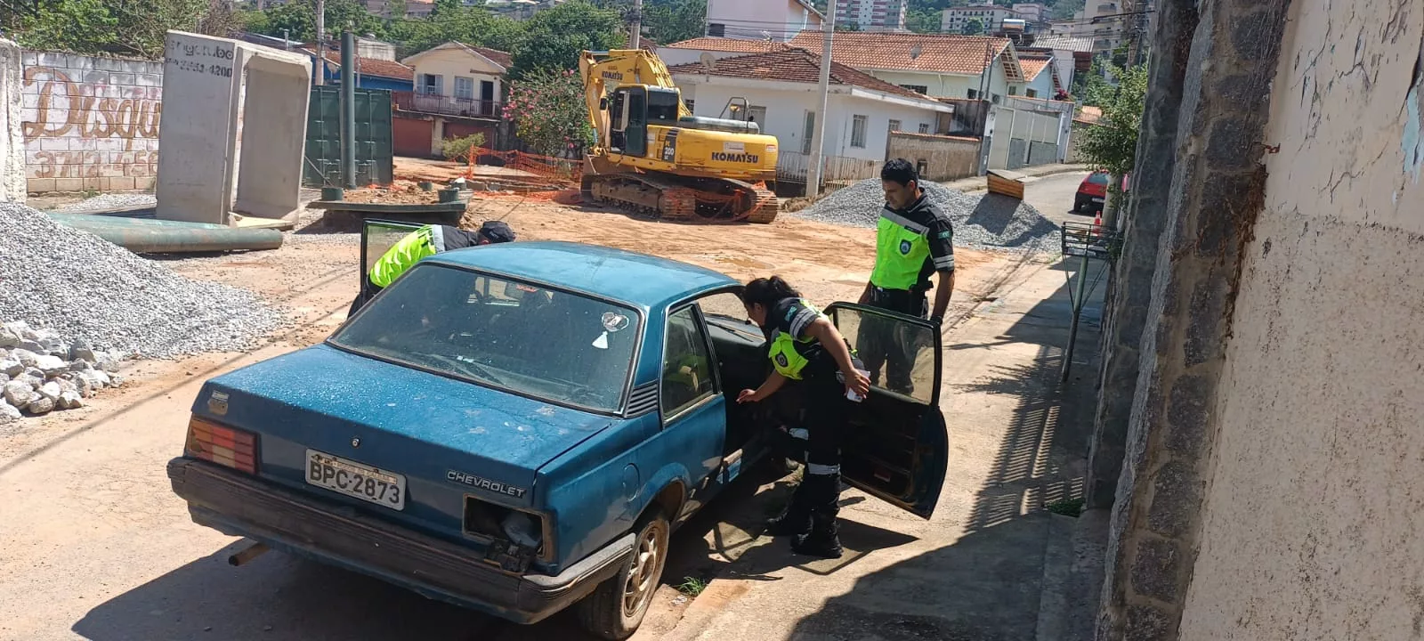 Carro furtado usado em arrombamento de supermercado é localizado