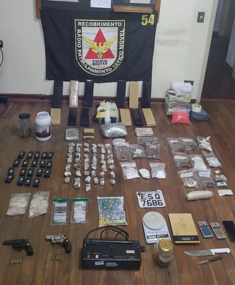 PM realiza apreensão de grande quantidade de maconha e drogas sintéticas