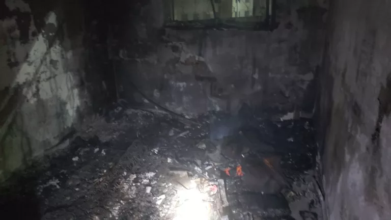 Jovem provoca incêndio em apartamento