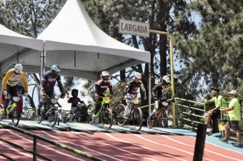 Final do Sul-Mineiro de BMX reúne mais de 100 atletas em Poços