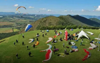 Competição de parapente reúne participantes de 28 países em Andradas