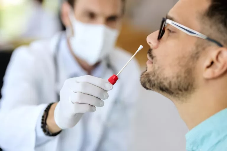 Poços fecha agosto com 116 novos casos de covid-19