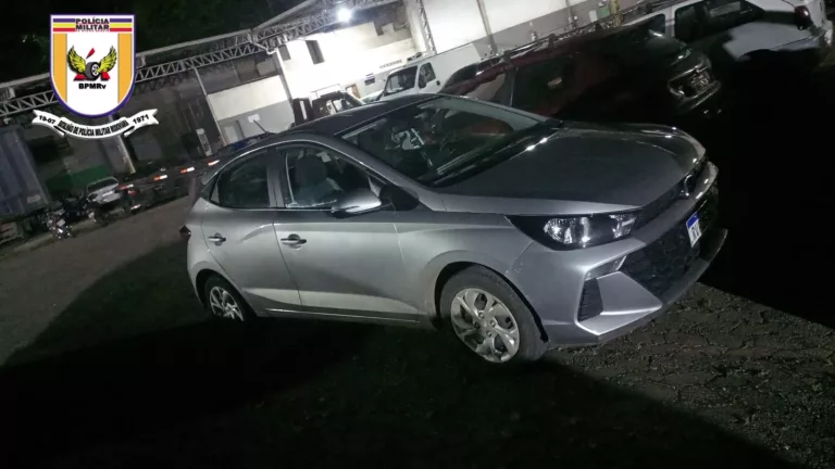Homem é preso com carro furtado de locadora