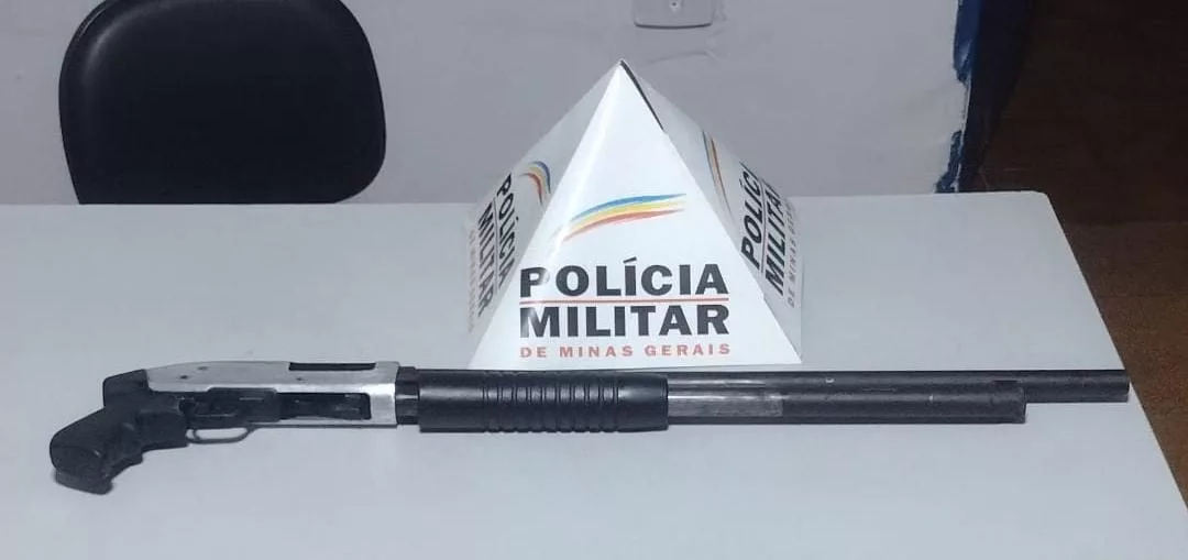 PM apreende espingarda em propriedade rural após denúncia
