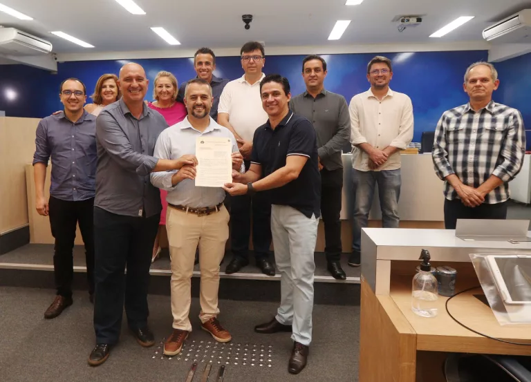 Alcoa Poços recebe votos de congratulações da Câmara Municipal