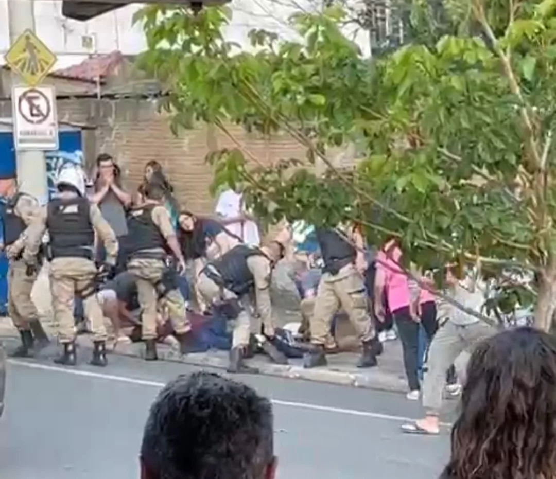 Estudantes de classe média são presos após furto de peças do Xadrez Gigante  - Notícias de Poços de Caldas e região