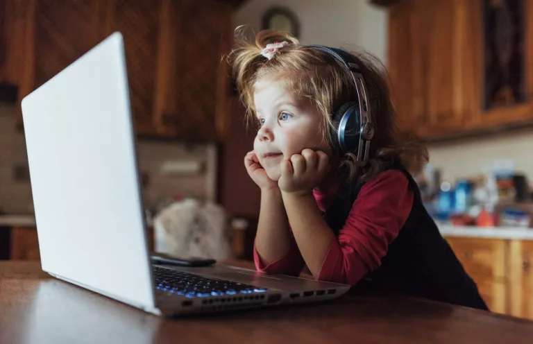 Pesquisa mostra que 95% das crianças e adolescentes acessam a internet