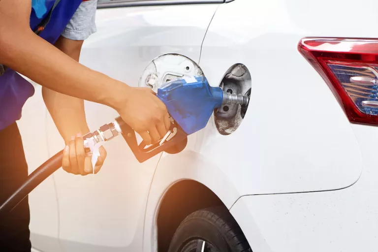 Gasolina segue com preço estável em Poços