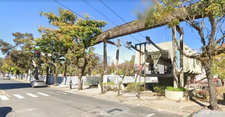Vereadores querem informações sobre viga do monotrilho em frente ao teleférico
