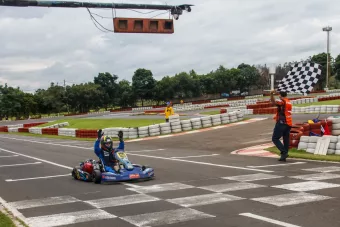 Piloto poços-caldense conquista pódio na F-Racers de Kart em Paulínia