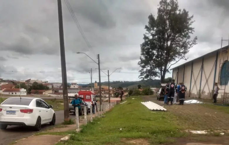 Homem morre ao cair de telhado do Ginásio Juca Cobra