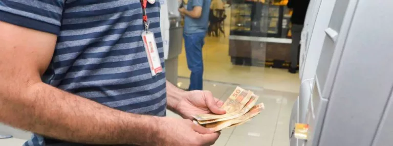 Governo de Minas paga 13º salário dos servidores dia 18 de dezembro