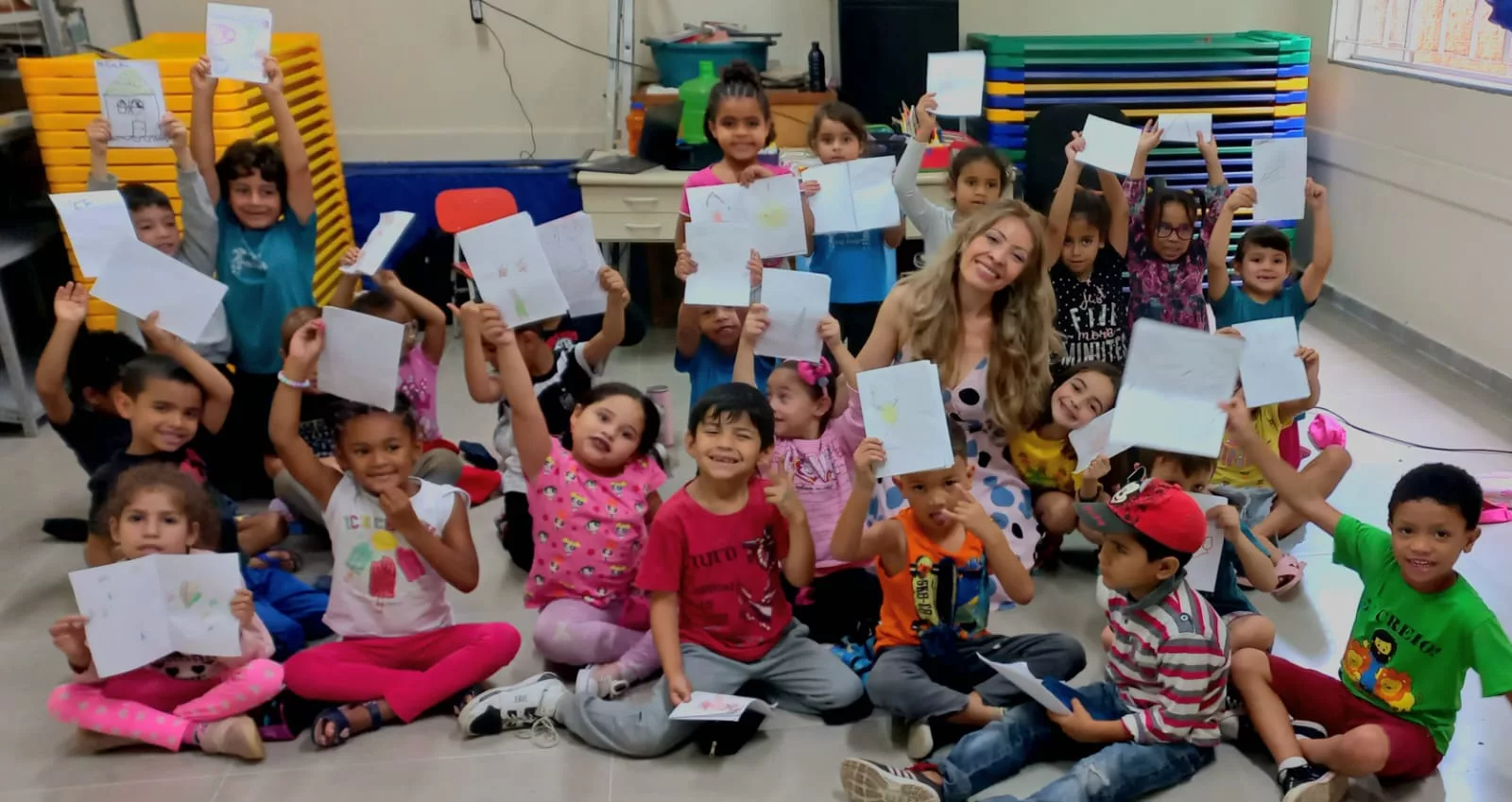 Jesuane Salvador apresenta livro infantil autoral e ministra oficinas nos CEIs