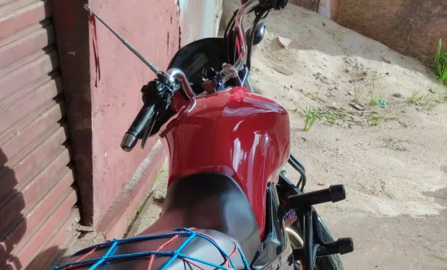 Motociclista é preso por direção perigosa e adulteração de veículo