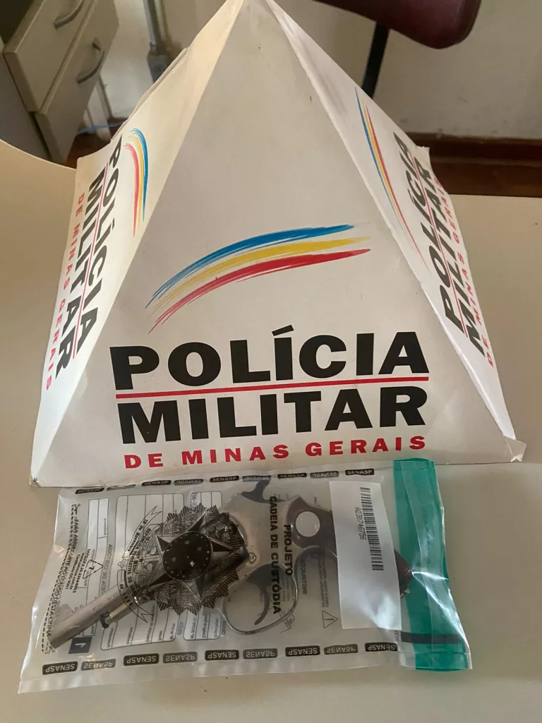 Polícia Militar apreende arma de fogo irregular em Poços